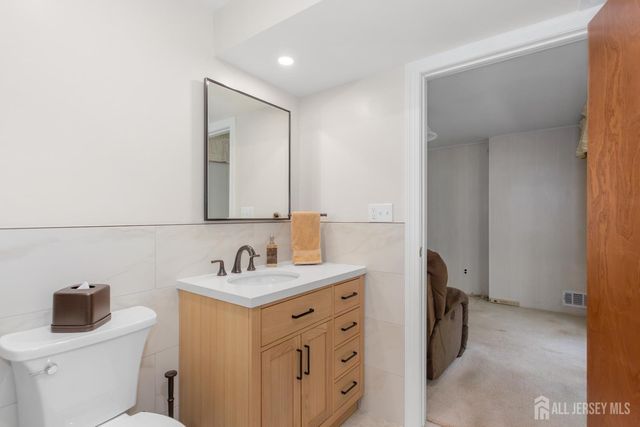 15 Pinho Avenue, Carteret, NJ 07008