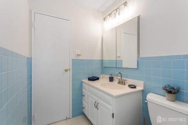 15 Pinho Avenue, Carteret, NJ 07008