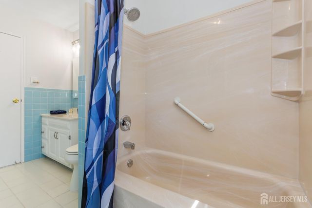 15 Pinho Avenue, Carteret, NJ 07008