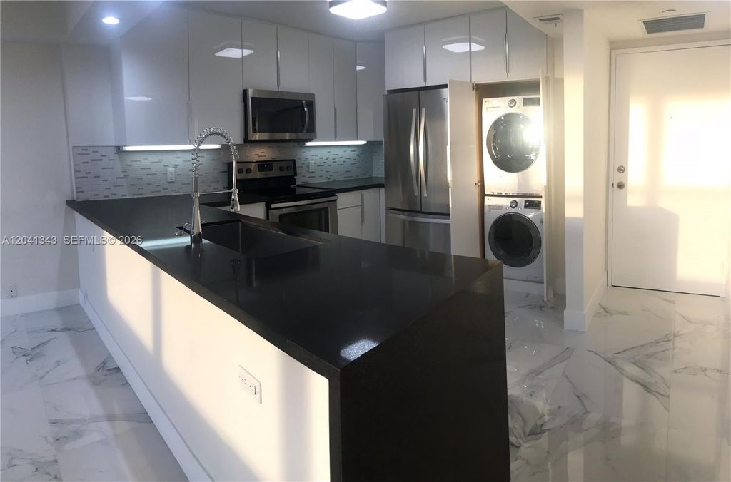 1901 Brickell Ave B2003, Miami, FL 33129