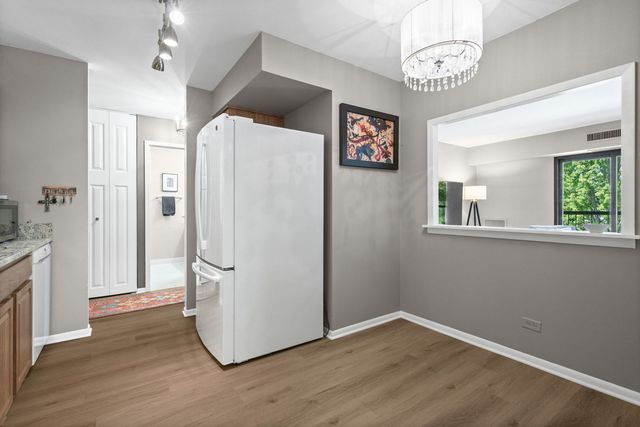 1605 E Central Road 211B, Arlington Heights, IL 60005