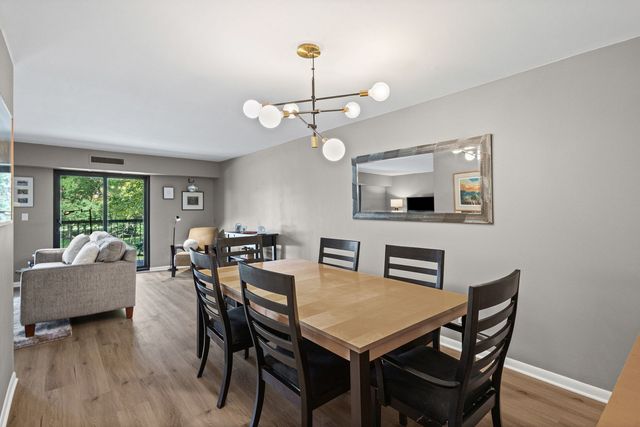 1605 E Central Road 211B, Arlington Heights, IL 60005