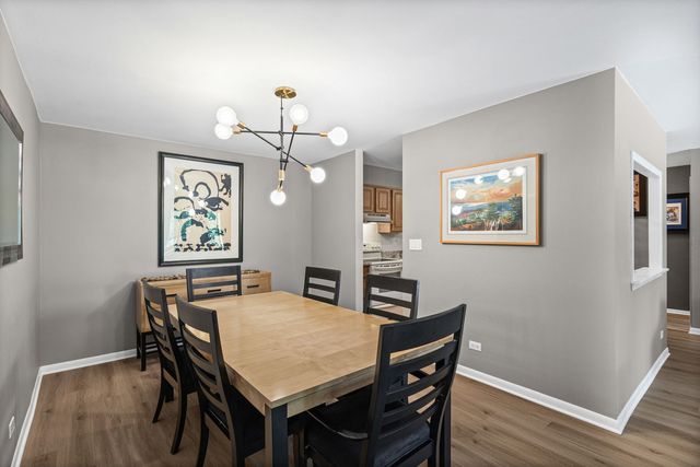 1605 E Central Road 211B, Arlington Heights, IL 60005