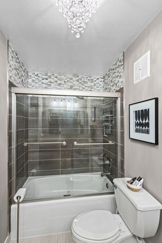 1605 E Central Road 211B, Arlington Heights, IL 60005