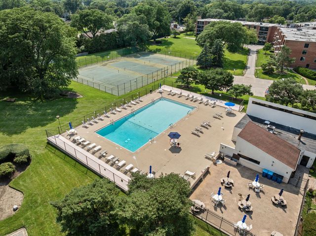 1605 E Central Road 211B, Arlington Heights, IL 60005
