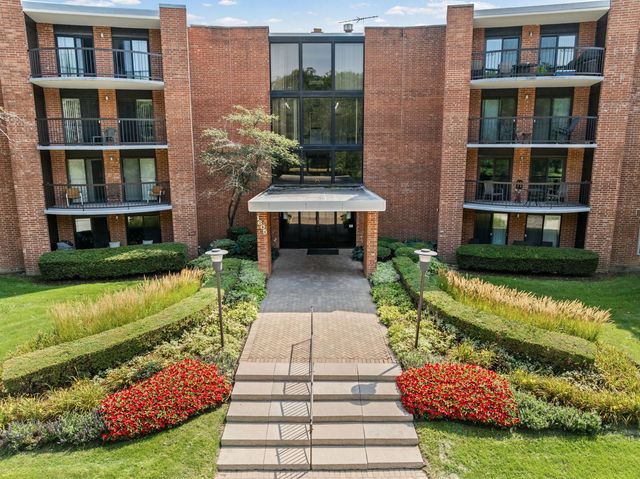 1605 E Central Road 211B, Arlington Heights, IL 60005