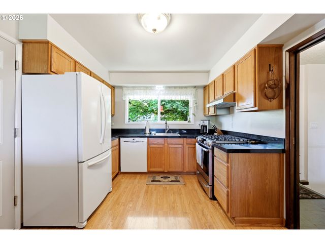 6841 Se CAVALIER St, Milwaukie, OR 97267