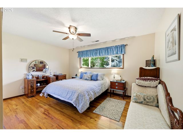 6841 Se CAVALIER St, Milwaukie, OR 97267