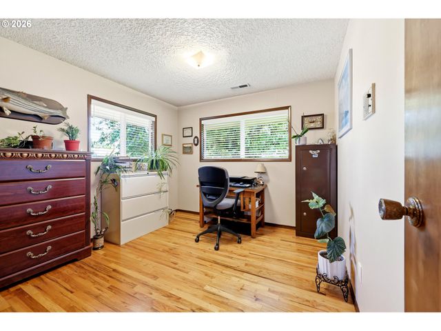 6841 Se CAVALIER St, Milwaukie, OR 97267