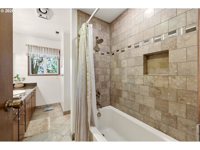 6841 Se CAVALIER St, Milwaukie, OR 97267