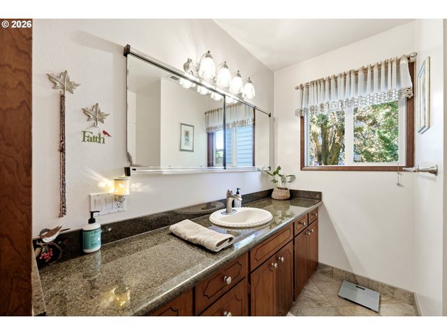 6841 Se CAVALIER St, Milwaukie, OR 97267