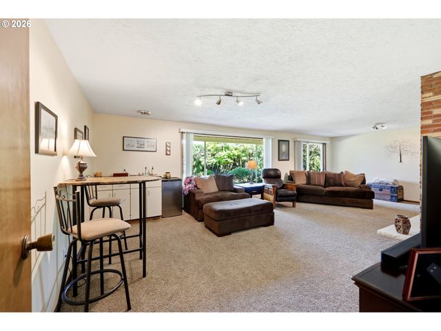 6841 Se CAVALIER St, Milwaukie, OR 97267