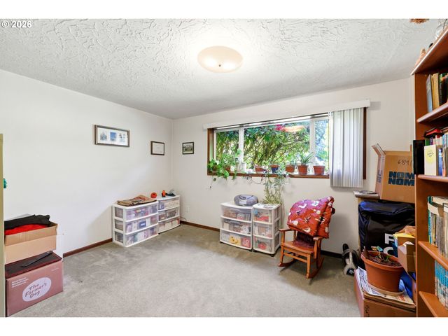 6841 Se CAVALIER St, Milwaukie, OR 97267