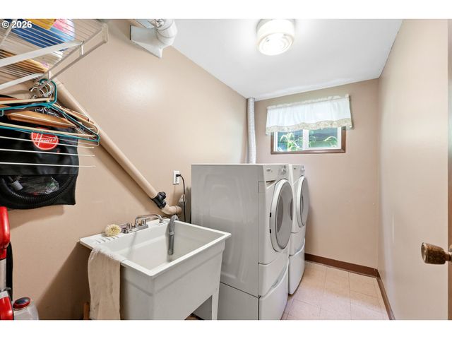 6841 Se CAVALIER St, Milwaukie, OR 97267