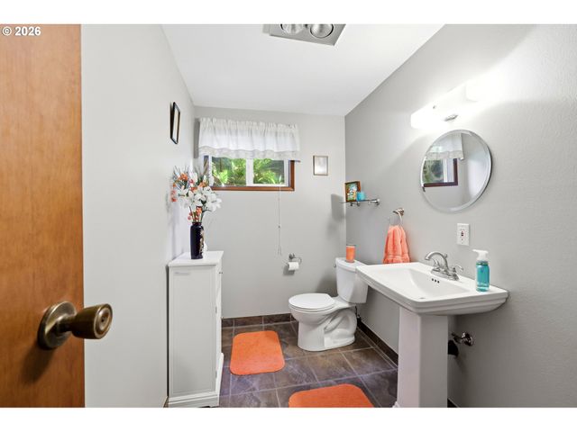 6841 Se CAVALIER St, Milwaukie, OR 97267