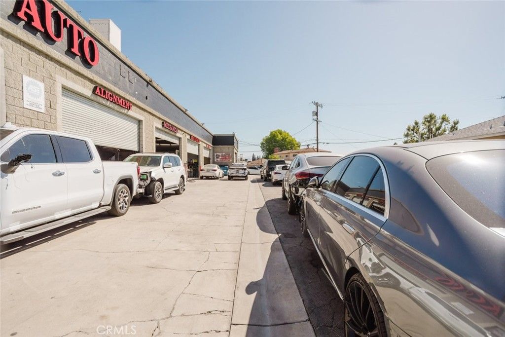11050 Woodley, Granada Hills, CA 91344 — exterior