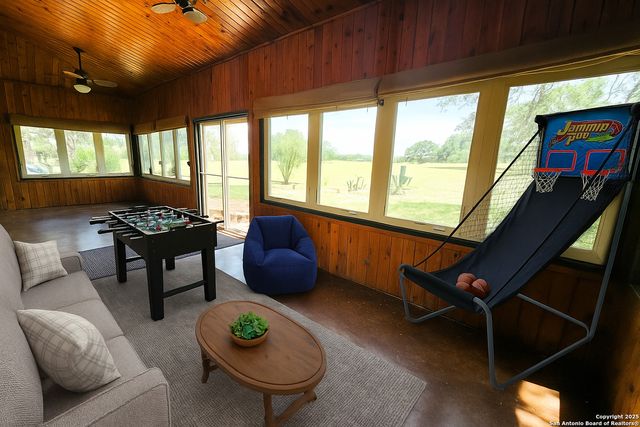 803 County Road 6612, Devine, TX 78016