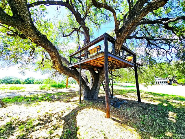 803 County Road 6612, Devine, TX 78016