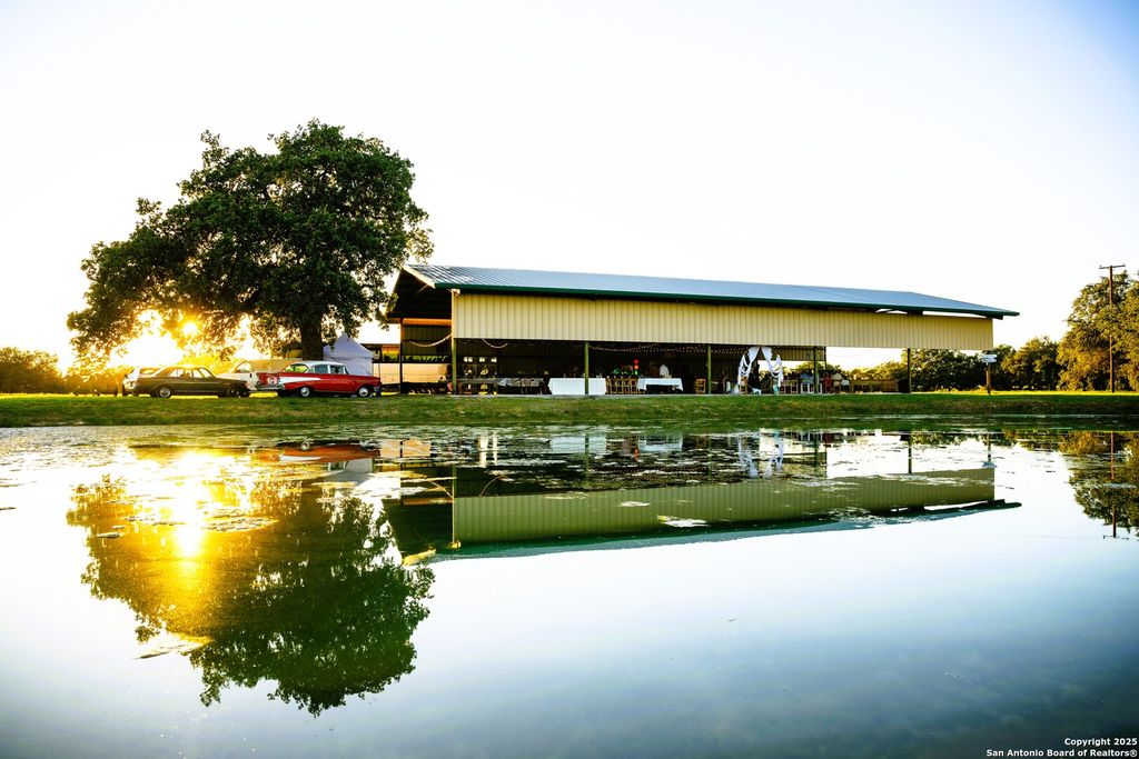 803 County Road 6612, Devine, TX 78016