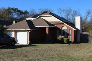 806 Clover Hill Lane, Cedar Hill, TX 75104