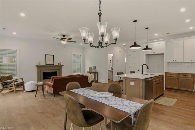 824 Vandar Drive, Winston-salem, NC 27106