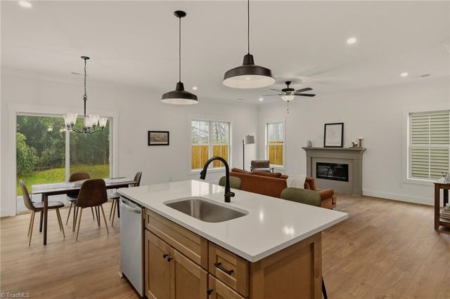 824 Vandar Drive, Winston-salem, NC 27106