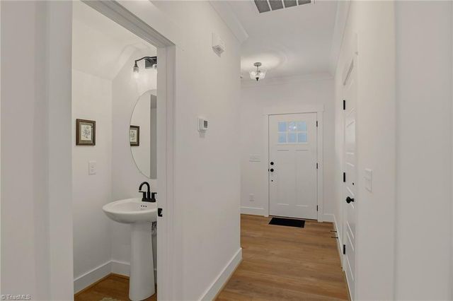 824 Vandar Drive, Winston-salem, NC 27106