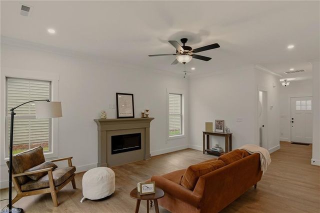 824 Vandar Drive, Winston-salem, NC 27106