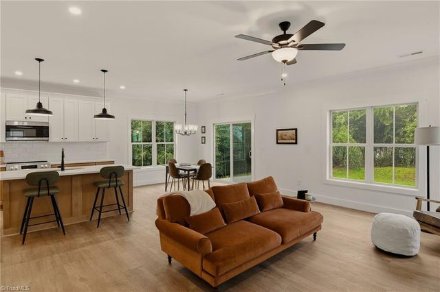 824 Vandar Drive, Winston-salem, NC 27106