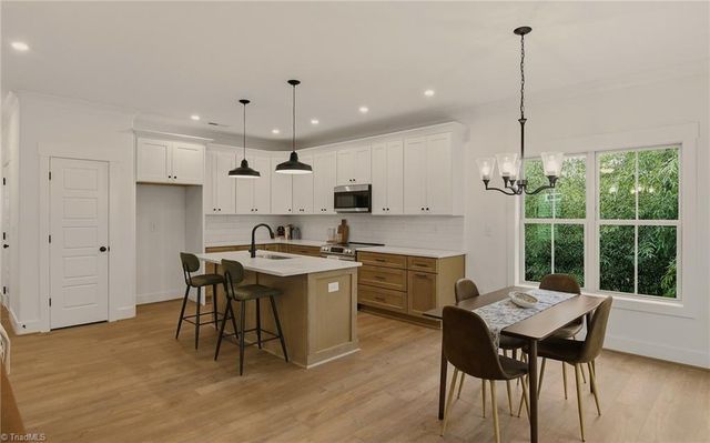 824 Vandar Drive, Winston-salem, NC 27106