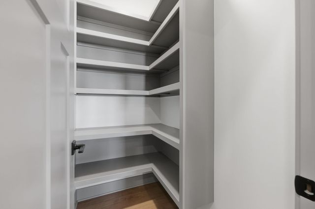 526 Elmwood St, Park City, KS 67147