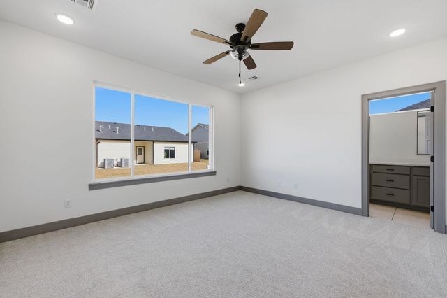 526 Elmwood St, Park City, KS 67147