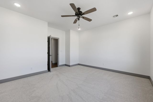 526 Elmwood St, Park City, KS 67147