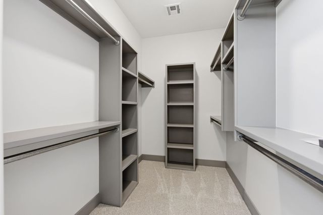 526 Elmwood St, Park City, KS 67147