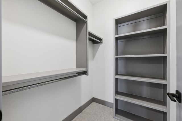 526 Elmwood St, Park City, KS 67147