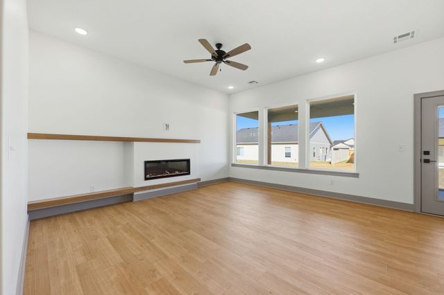 526 Elmwood St, Park City, KS 67147