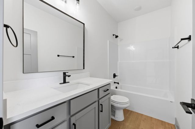 526 Elmwood St, Park City, KS 67147