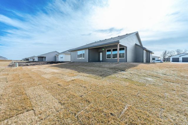 526 Elmwood St, Park City, KS 67147