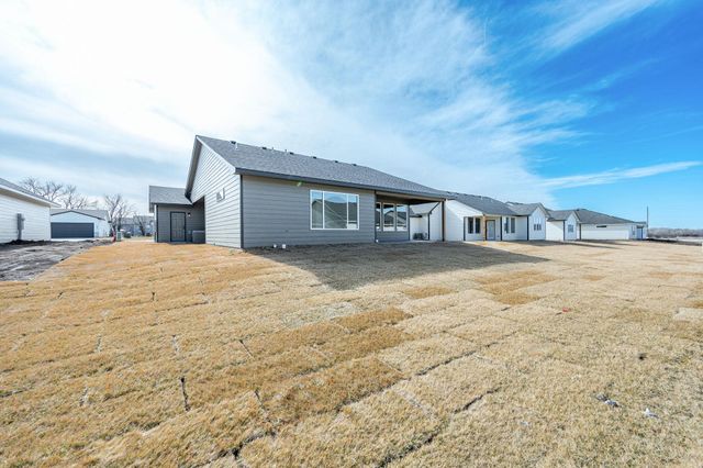 526 Elmwood St, Park City, KS 67147