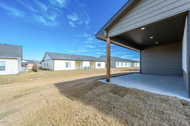 526 Elmwood St, Park City, KS 67147