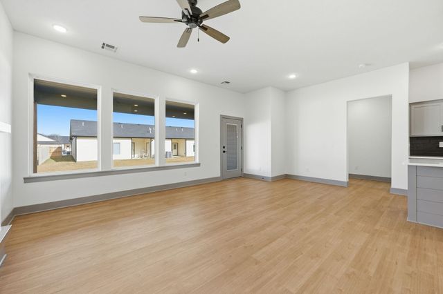 526 Elmwood St, Park City, KS 67147