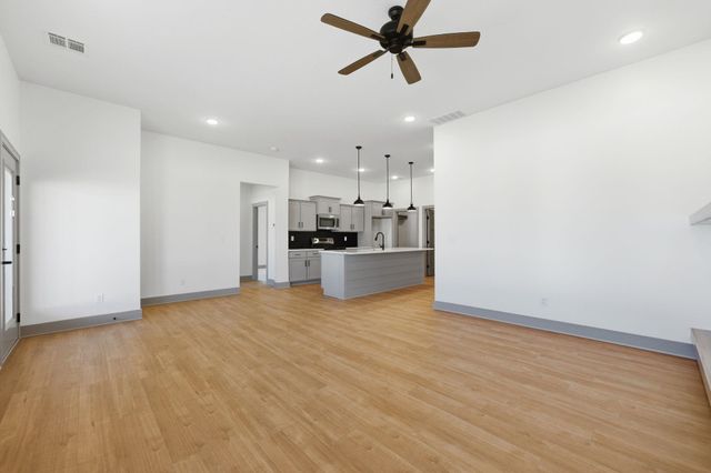 526 Elmwood St, Park City, KS 67147