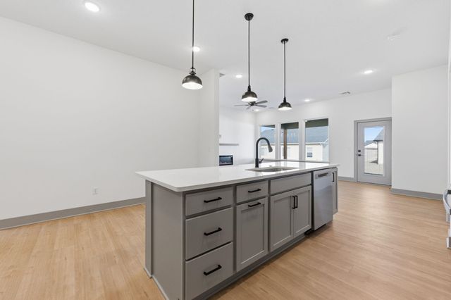 526 Elmwood St, Park City, KS 67147