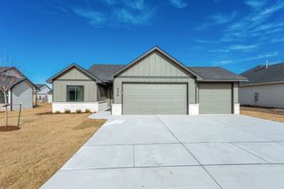 526 Elmwood St, Park City, KS 67147