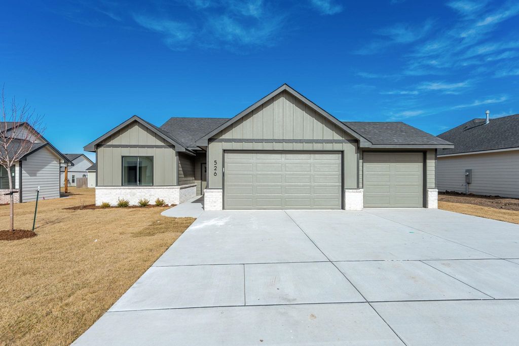 526 Elmwood St, Park City, KS 67147