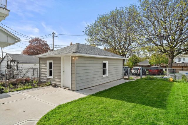 3626 Maple STREET, Milwaukee, WI 53215