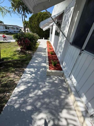 8864 Kings Drive, Boynton Beach, FL 33436