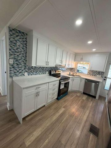 8864 Kings Drive, Boynton Beach, FL 33436