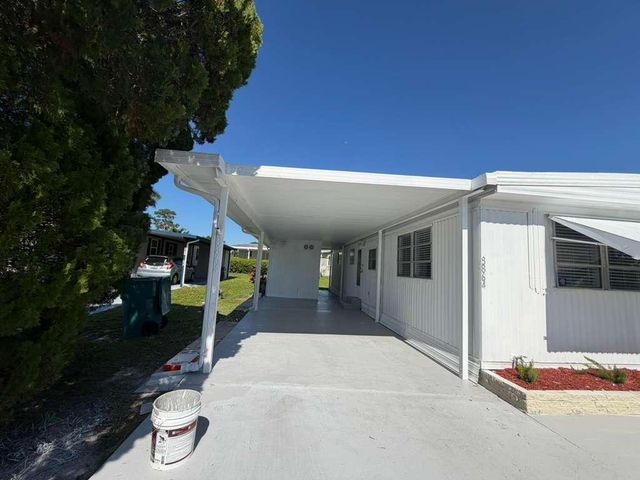8864 Kings Drive, Boynton Beach, FL 33436