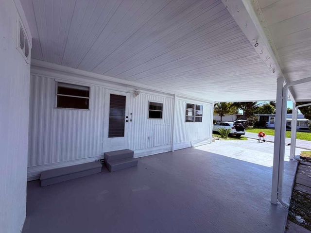 8864 Kings Drive, Boynton Beach, FL 33436